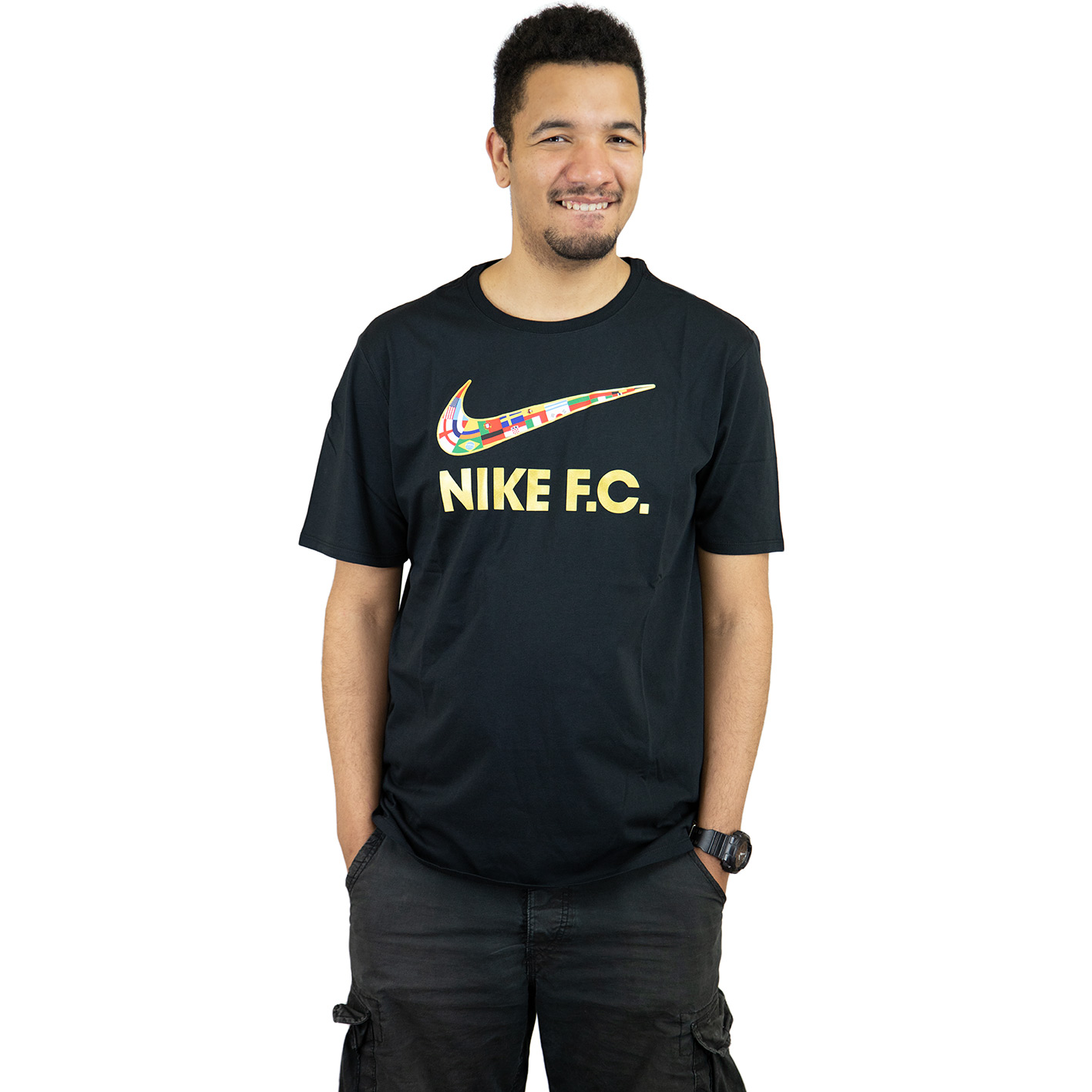 ☆ Nike T-Shirt F.C. Swoosh Flag schwarz/gold - hier bestellen!