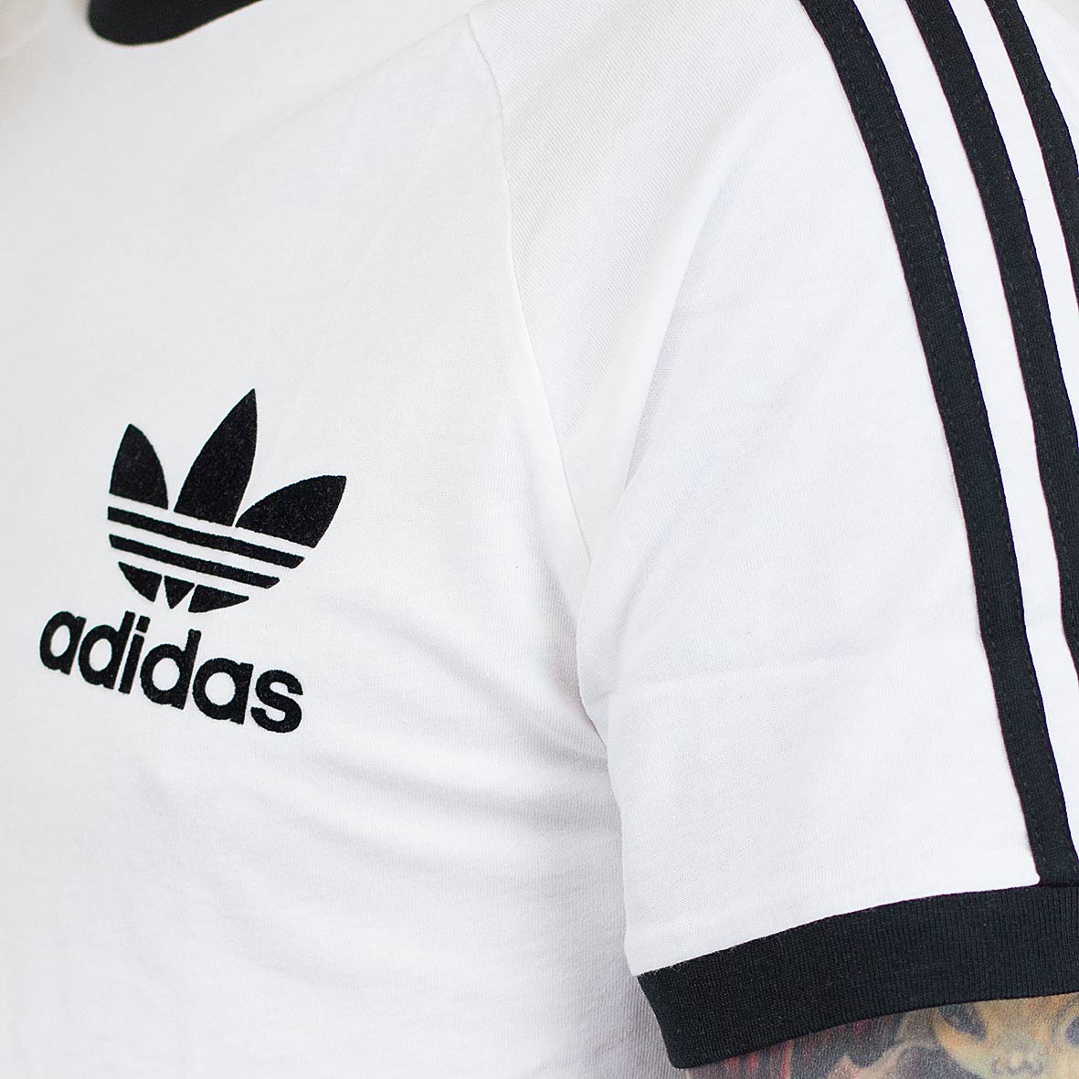 ☆ Adidas Originals T-Shirt California weiß/schwarz - hier bestellen!
