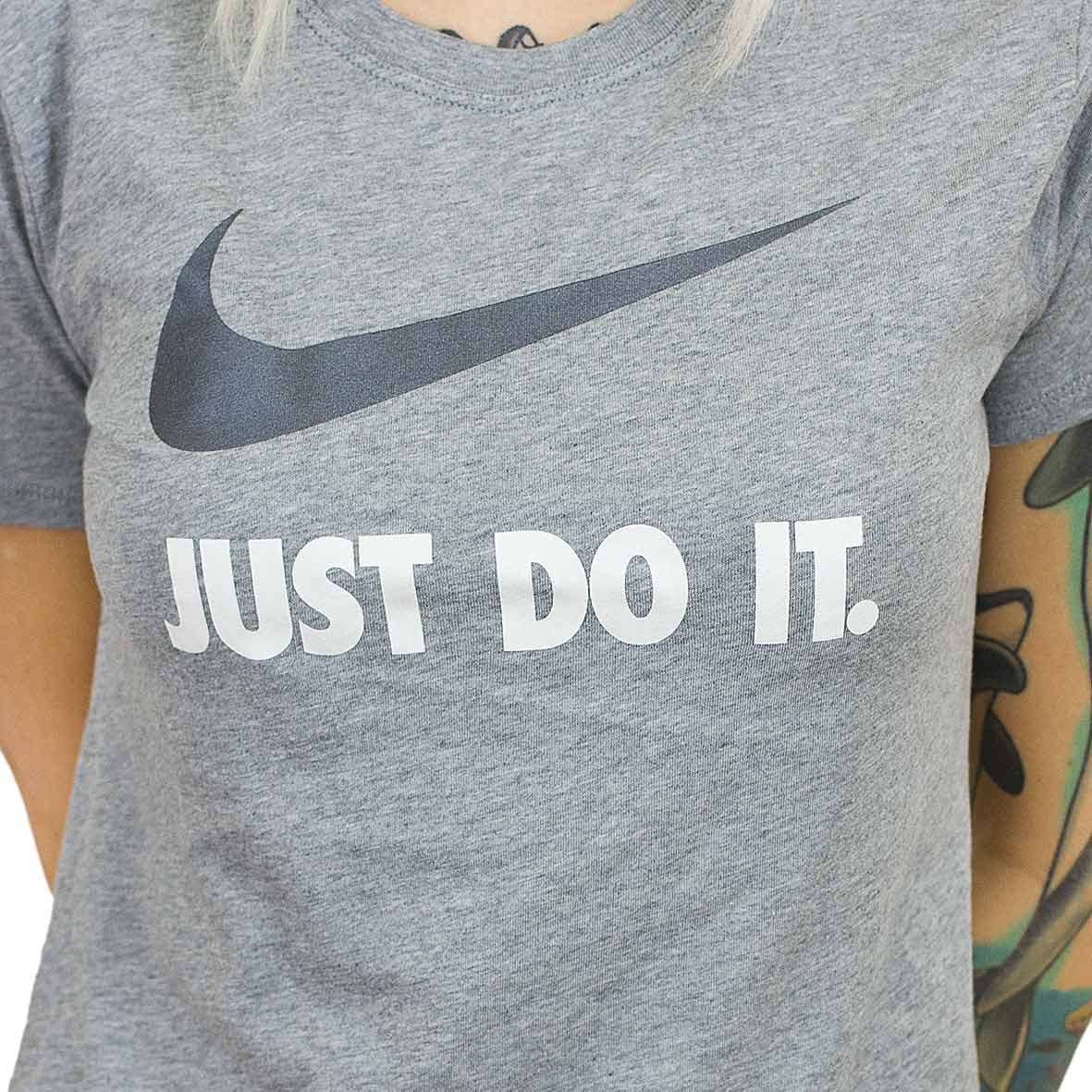 ☆ Nike Damen T-Shirt Crew Just Do It Swoosh grau/schwarz - hier bestellen!