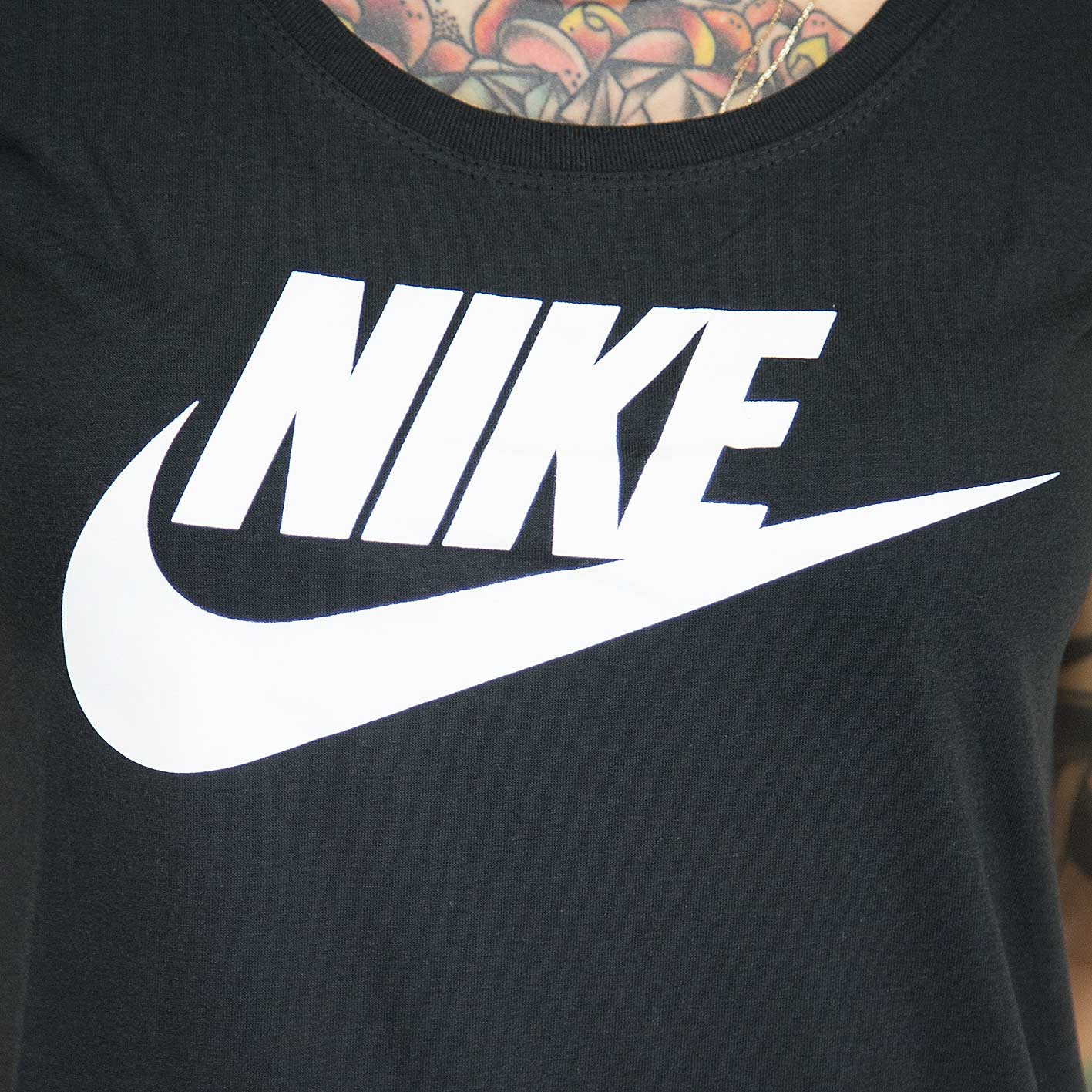 ☆ Nike Damen T-Shirt Urban ClassicsL SCP Futura Logo schwarz/weiß - hier  bestellen!